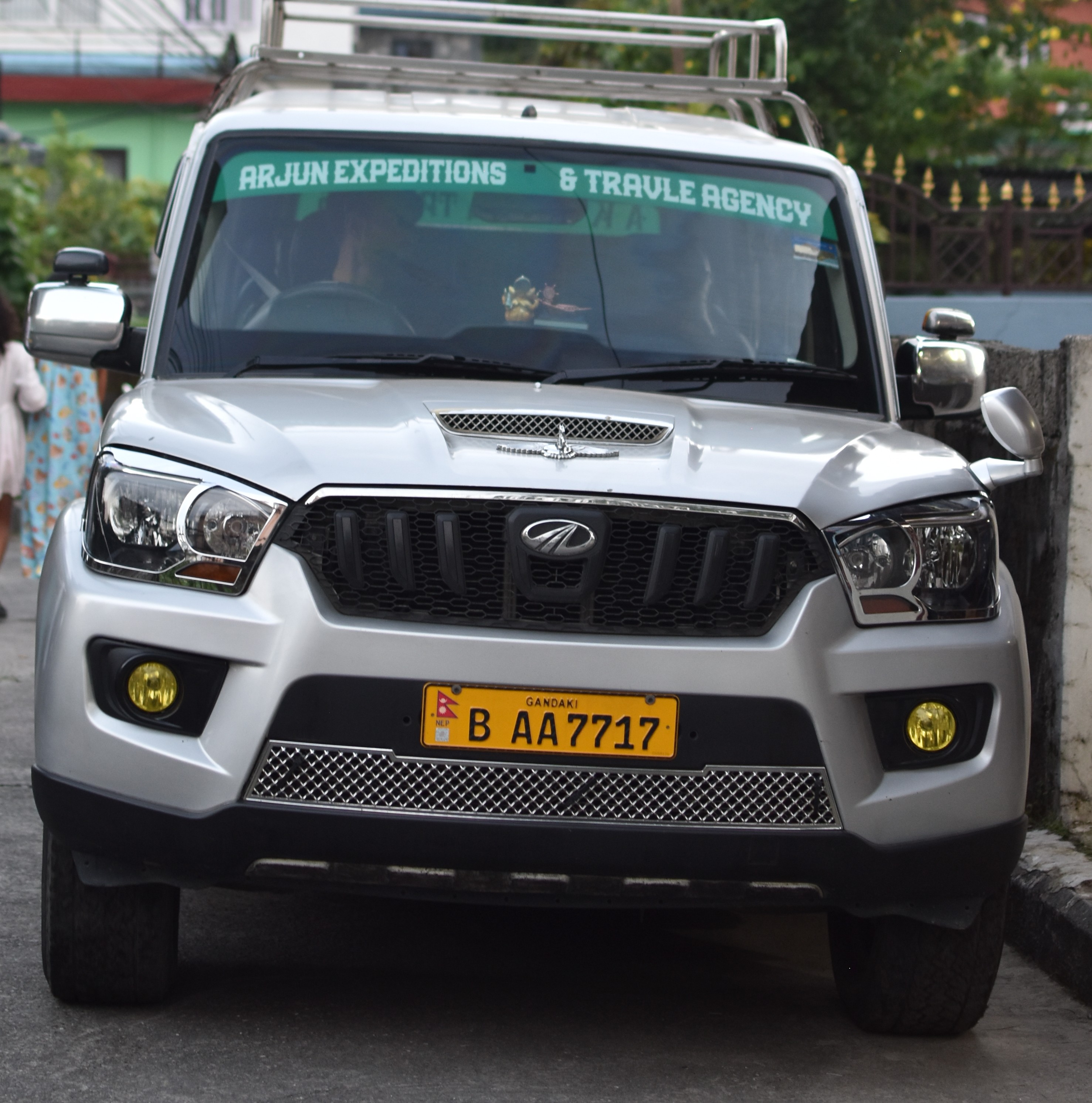 Sales agent handing car keys to a customer
